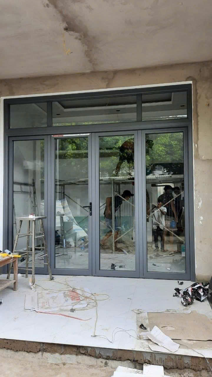 Cửa chính nhôm Xingfa cánh kính cường lực-Mẫu 03
