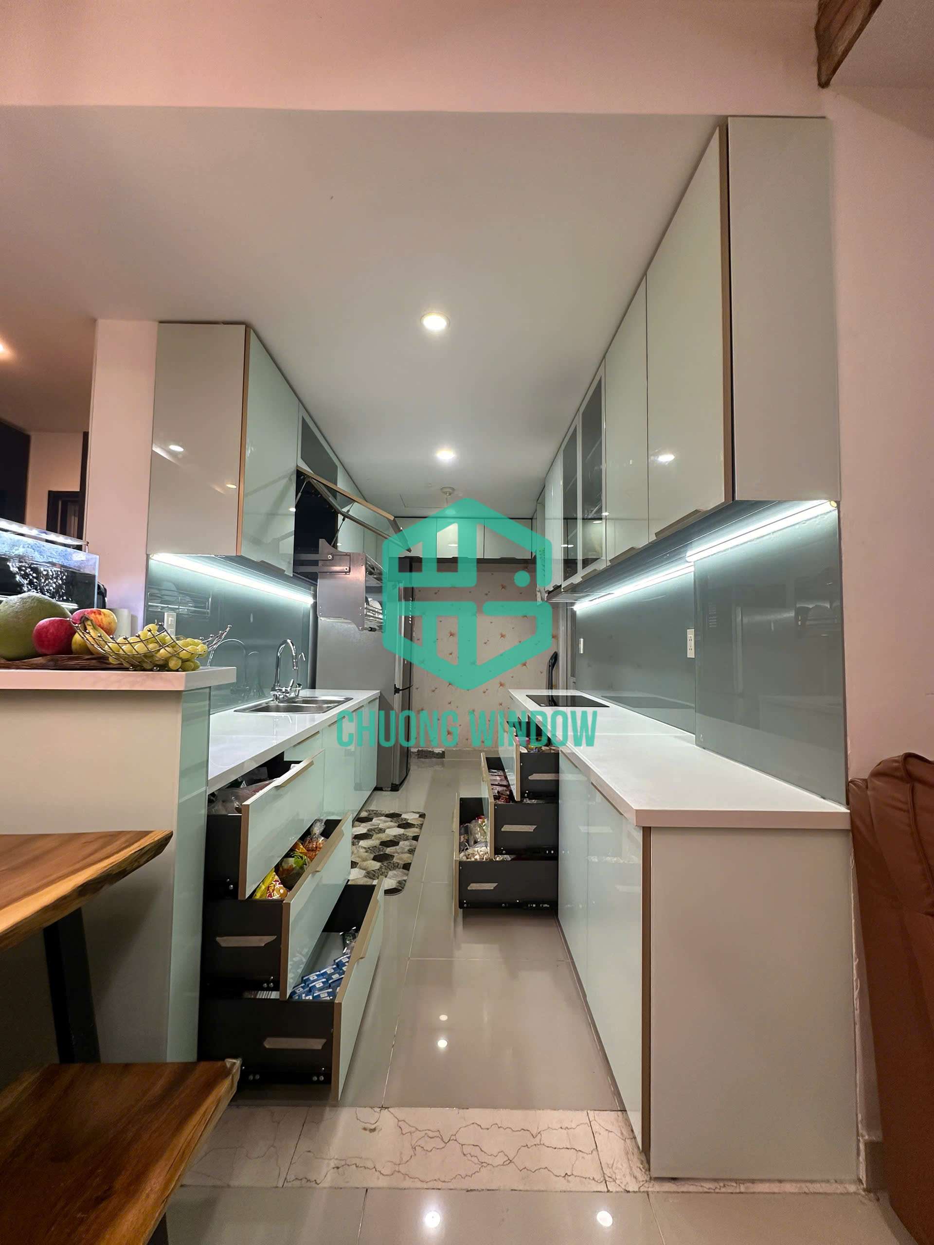 Tủ bếp nhôm Xingfa cánh kính cao cấp dạng song song