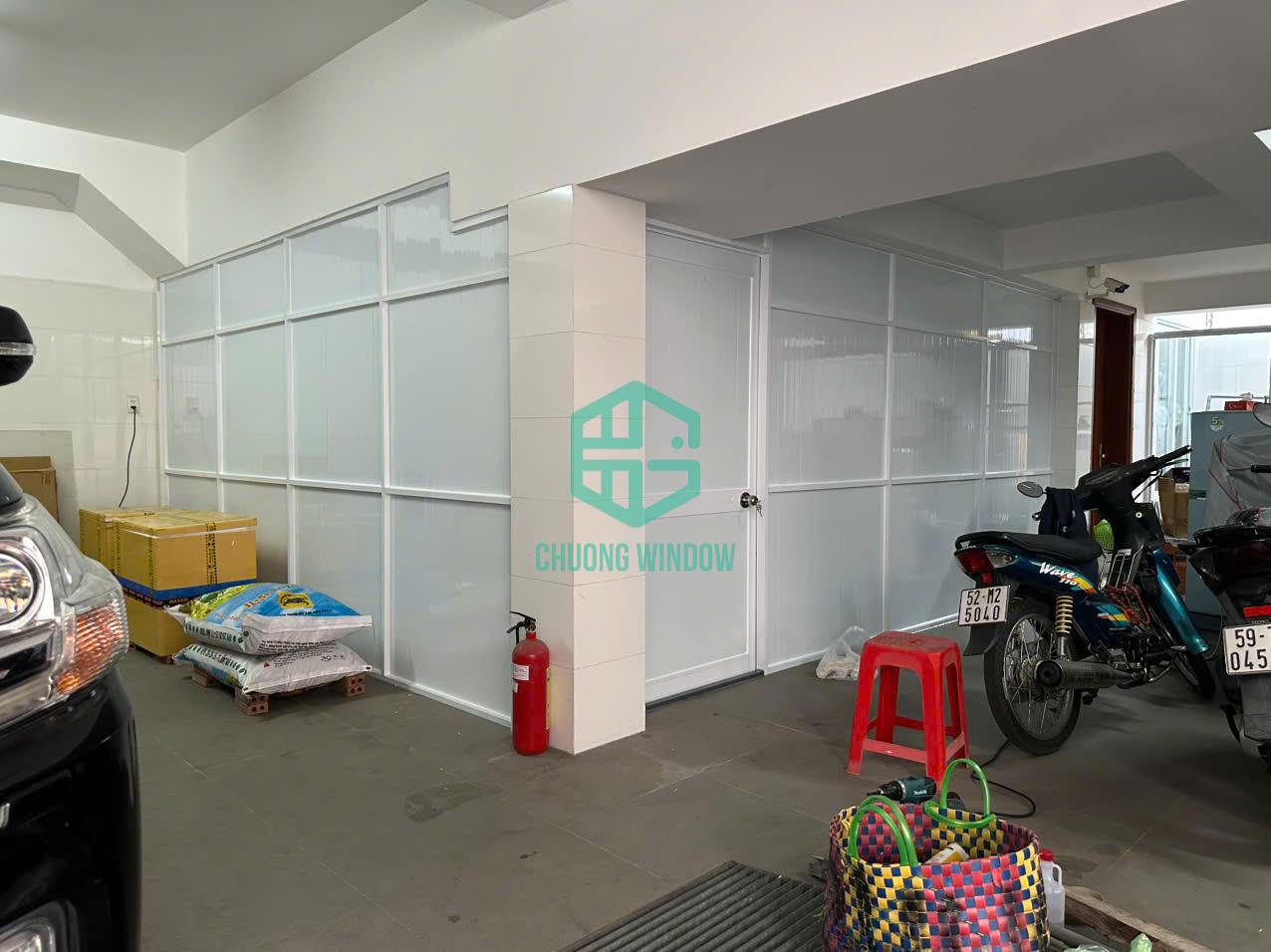 Vách ngăn  kính cường lực tạo phòng kín-Mẫu 02